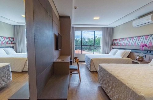 Foz do Iguacu Hotel | 2 Bright Double Rooms | Free Breakfast, Pool Bar & 5 mi to Bird Park
