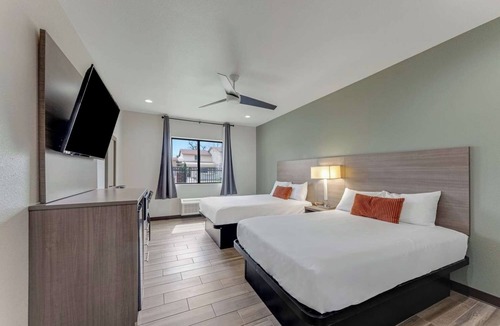 Eastside Promise Neighborhood Hotel | 2 Budget-Friendly Rooms w/Free Breakfast & Prime Location in DT