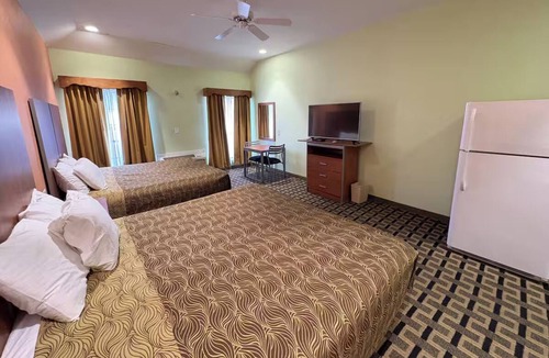 Humble Hostel | 2 Budget-Friendly Rooms w/Kitchenette & Free Parking