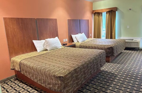 Humble Hostel | 2 Budget-Friendly Rooms w/Kitchenette & Free Parking