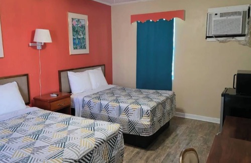 Ocala Hotel | 2 Budget-Friendly Units | Ideal for Family or Group Trips | Free Parking