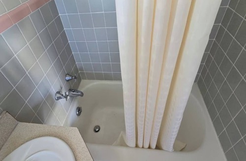 Ocala Hotel | 2 Budget-Friendly Units | Ideal for Family or Group Trips | Free Parking