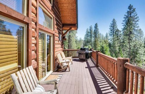 Arnold House | 2 Cabins Sleeps 17 Ping Pong Gas Fire Pit & BBQ