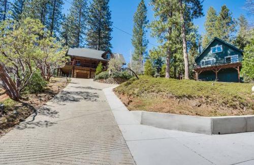 Arnold House | 2 Cabins Sleeps 17 Ping Pong Gas Fire Pit & BBQ