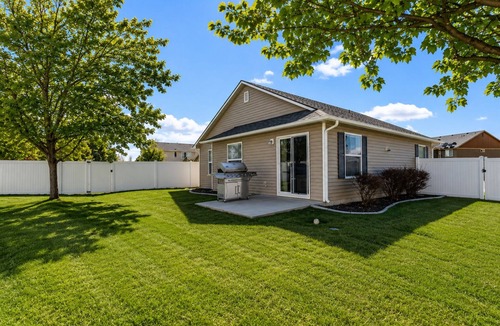 Meridian House | 2 Charming Homes | Private Yards | Sleeps 16 (9890)