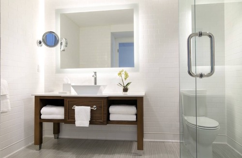 Key West Hotel | 2 Charming Oceanfront Rooms w/Full-Service Marina & Bike Rentals - Pets Welcome