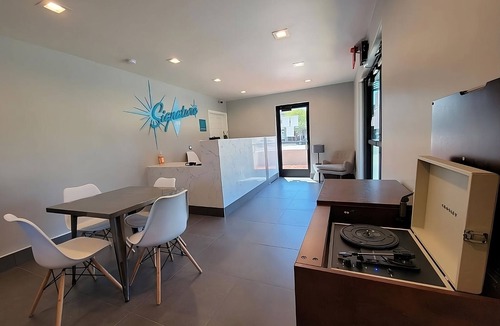 Newhall Hotel | 2 Chic Decor Units, FREE Parking! Minutes to Municipal Rose Garden!