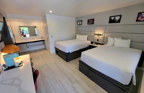 Newhall Hotel | 2 Chic Decor Units, FREE Parking! Minutes to Municipal Rose Garden!