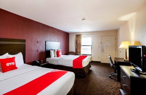 Port Allen Hotel | 2 Clean Rooms | Bright LSU Stay Close to Restaurants and Shopping Spot