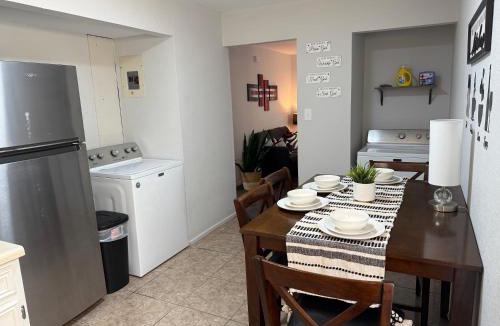Eagle Pass Apartment | 2 Columns Stay 2