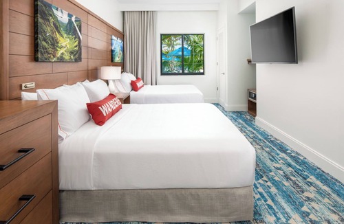 Park Shore Hotel | 2 Comfortable Pet-Friendly Family Suite with Free Breakfast