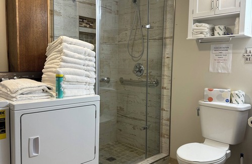 Blanchardville Hotel | 2 Comfortable Queen Beds, Hot Shower & an affordable price!