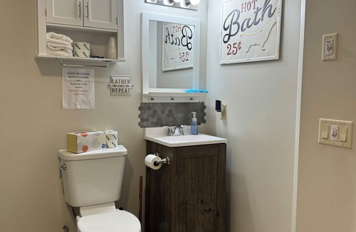 Blanchardville Hotel | 2 Comfortable Queen Beds & Hot Shower at an affordable price.