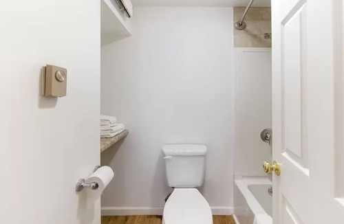 Seneca Falls Hotel | 2 Comfortable Rooms | 1.5 mi to National Women’s Hall of Fame | Free Parking