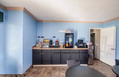 Barstow Hotel | 2 Comfortable Rooms with 2 Queen Beds with Historic Route 66 Vibes for Families