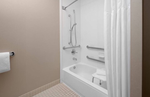 Norwood Park Hotel | 2 Comfortable Suites Perfect for Families & Groups