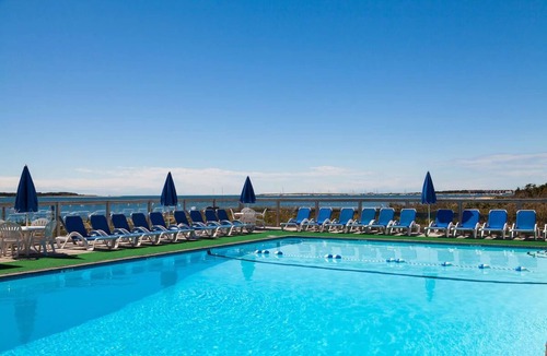 West Yarmouth Apartment | 2 Comfortable Townhouses with Beachfront Sunbeds and Stunning Ocean Views