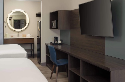 Port Angeles Hotel | 2 Comfortable Units! Pool, Parking, Pets Allowed, Close to Hollywood Beach!