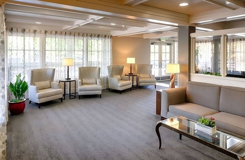 West Bellevue Hotel | 2 Comfortable Units! A quick drive away from Downtown Bellevue! Pets Allowed!