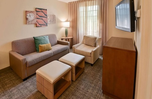 Plantation Hotel | 2 Comfortable Units, Outdoor Pool, Free Breakfast, Pets Are Welcome!