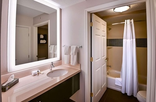 Plantation Hotel | 2 Comfortable Units, Outdoor Pool, Free Breakfast, Pets Are Welcome!