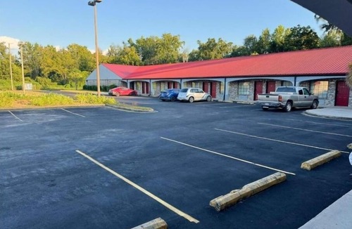 St. George Hotel | 2 Comfortable Rooms Stay Near Attractions – Includes Desk & Private Bath