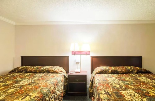 Huntsville Hotel | 2 Convenient Huntsville Rooms Near US-72 | Free Parking for Stress-Free Stays