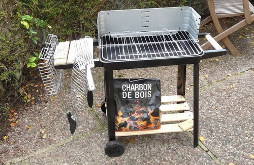 Courseulles-sur-Mer Apartment | 2* COURSEULLES/MER Apart BALCONY COURTYARD BBQ GARDEN SALON WIFI GARDEN VIEW.
