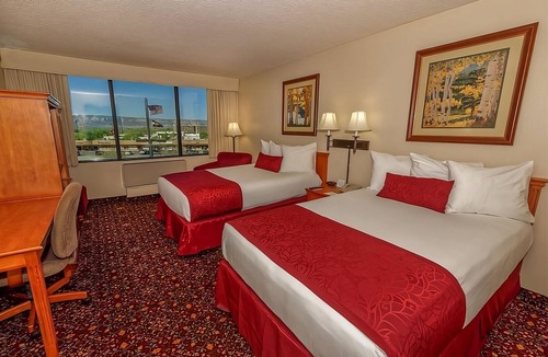 Grand Junction Hotel | 2 Cozy Units with Indoor Pool, Gym & Onsite Bar! Free Shuttle | Pet Friendly!