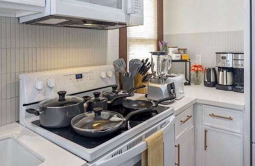 Whittier Apartment | 2 Craftsman Duplex Units - Groups - Views - Parking - W/D - Disney/Universal