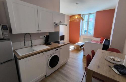 Chateauroux Apartment | 2, Ctre, parking, by bedandberry