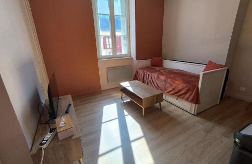 Chateauroux Apartment | 2, Ctre, parking, by bedandberry