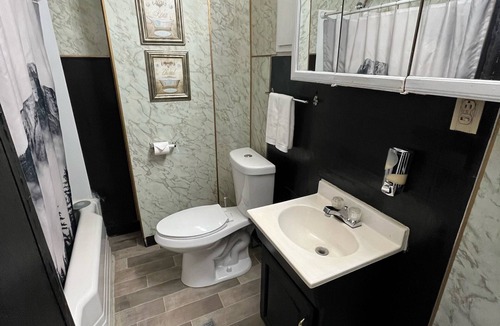 Flint Apartment | #2 Cultural Center Central Park Apartment