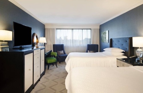 West End Hotel | 2 Deluxe Double Room at The Melrose Georgetown Hotel
