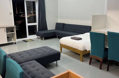 Auckland Apartment | 2 Double 3 Single 2 Sofa Beds Studio