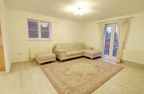 Hatfield Apartment | 2 Double Bed Flat, En-suite, Top Floor, With Private Parking