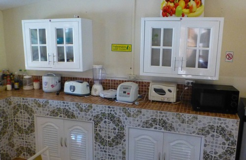 Phen Apartment | 2 Double Bedroom Pool Apartment With Extensive Kitchen Dining Room Wi-fi Aircon