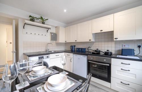 Fleet Apartment | 2 Double Bedrooms