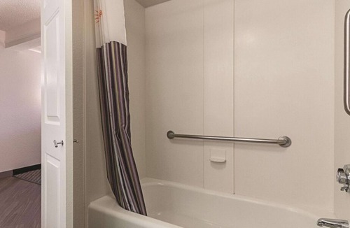 Grand Junction Hotel | 2 Double Beds - ADA-Mobility & Tub RM at La Quinta Inn by Wyndham Grand Junction