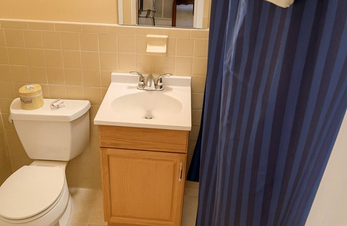 Grissom - Highland Hotel | 2 Double Beds Non Smoking, Red Carpet Inn, Mini-Fridge, Near Virginia Tech