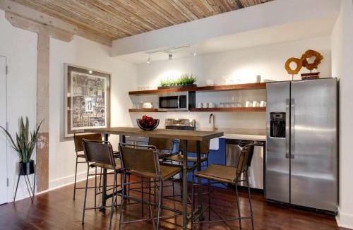 Historic District - North House | 2 Duplex Condos 10 Bedrooms Heart of Savannah