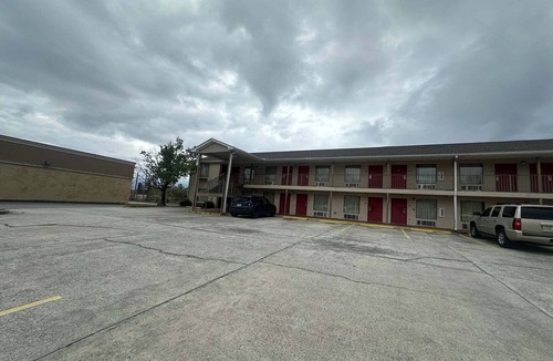 Macon Apartment | 2 Full Bed|Smoking|Macon