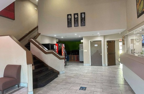 Parkway Village Apartment | 2 Full Bed | Smoking