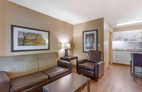 Germantown Apartment | 2 Full Beds | Non-Smoking, Kitchen