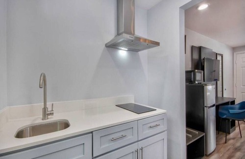 Downtown Apartment | 2 Full Beds | Non-Smoking, Kitchen