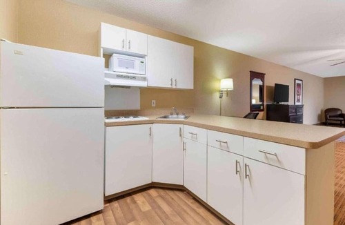 Eagan Apartment | 2 Full Beds | Non-Smoking, Kitchen