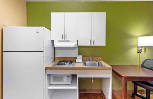 South Natomas Apartment | 2 Full Beds | Non-Smoking, Kitchen
