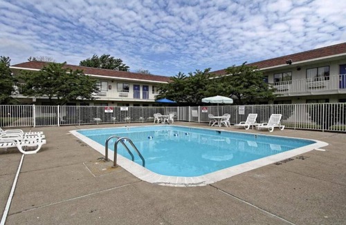Amherst Apartment | 2 Full Beds|Smoking,Micfridge