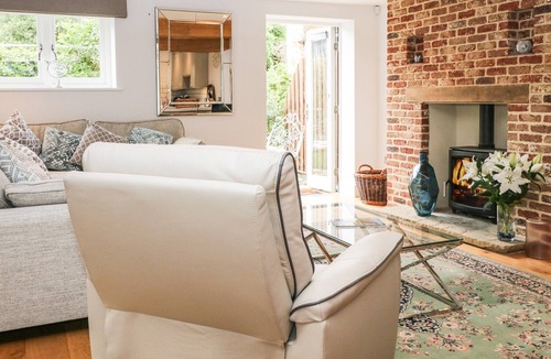Chilworth Cottage | 2 GREAT TANGLEY BARNS, pet friendly, with open fire in Wonersh