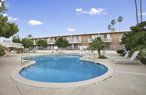 Torrance Hotel | 2 Great Units for Families! Pool, Parking, Near Attractions